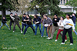 Tavaszi 'Frisbee Toss Demo' az ÁOK parkjában